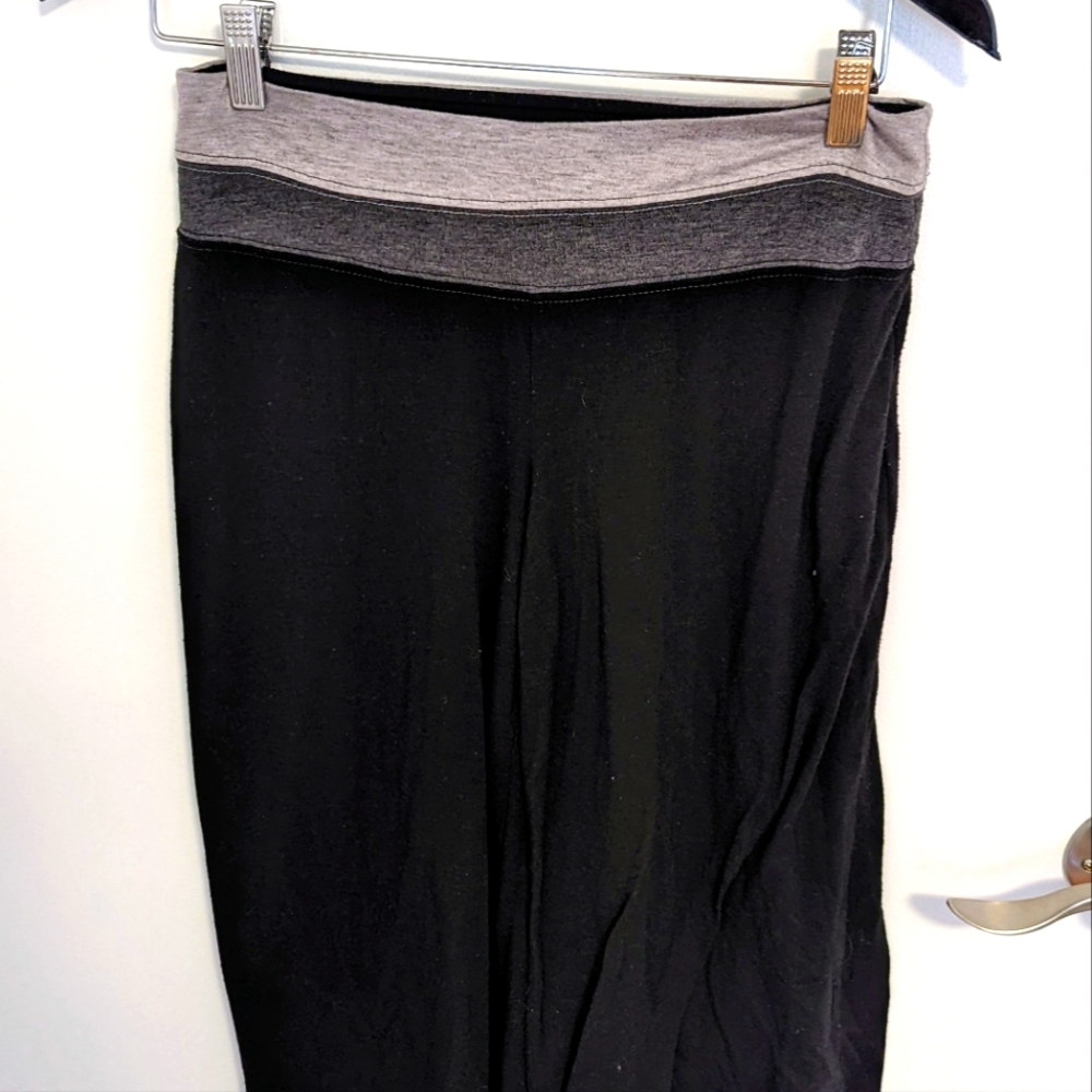 Women's Small Capri Style Pants